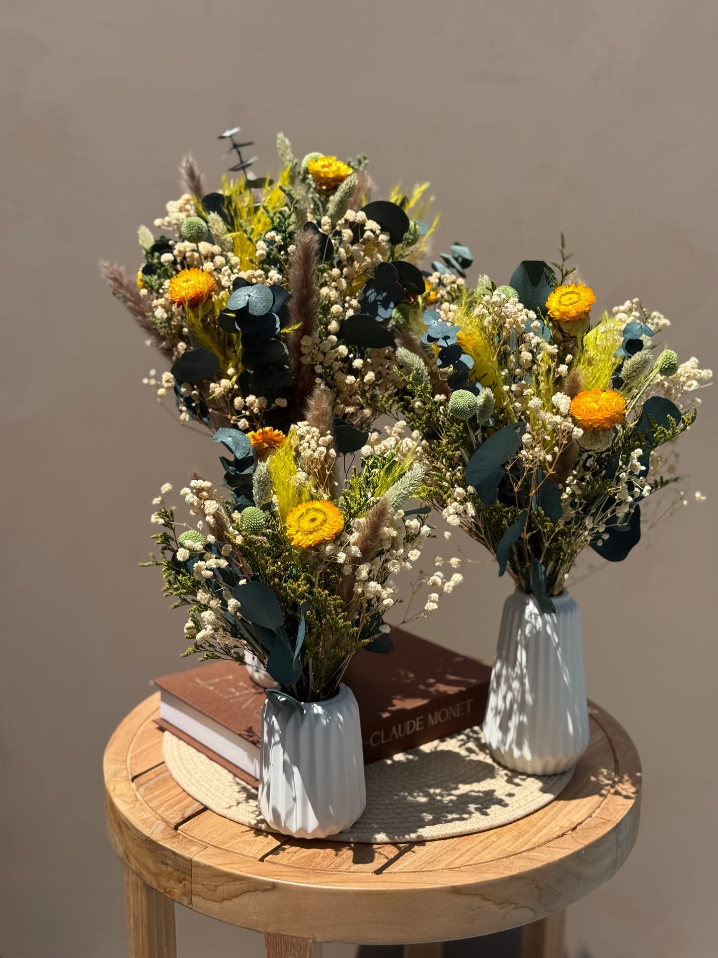 Solvia – Dried Flower Centerpiece in Yellow & Green | Available in 3 Sizes | With or Without Vase | Round 360° Design