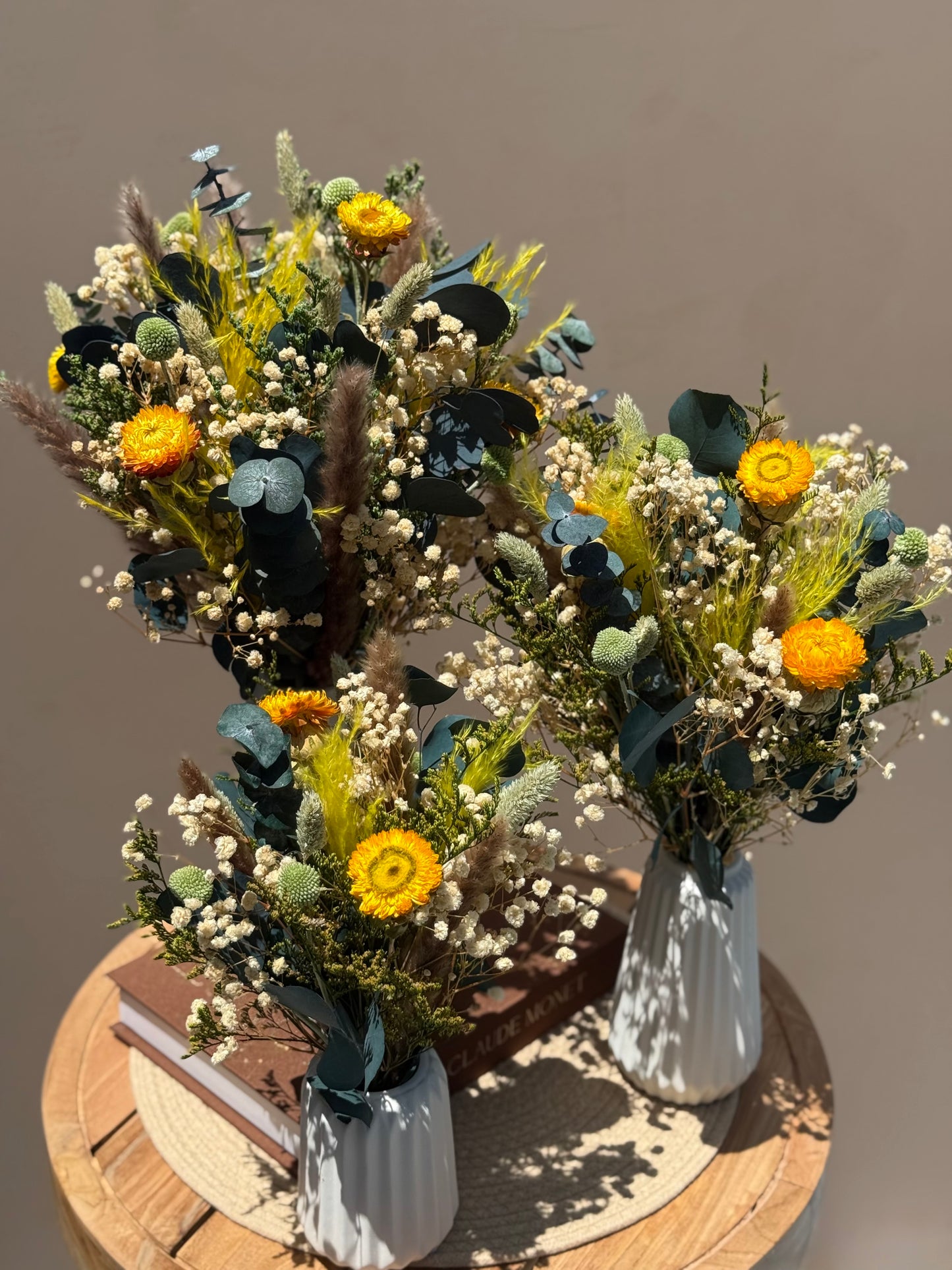Solvia – Dried Flower Centerpiece in Yellow & Green | Available in 3 Sizes | With or Without Vase | Round 360° Design