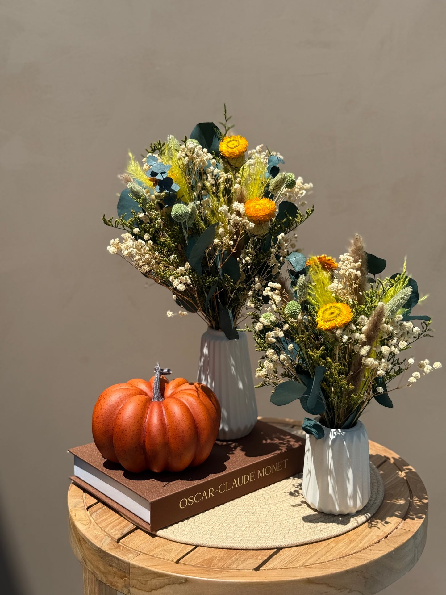 Solvia – Dried Flower Centerpiece in Yellow & Green | Available in 3 Sizes | With or Without Vase | Round 360° Design