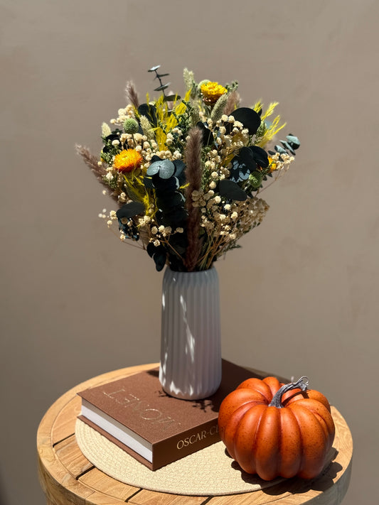Solvia – Dried Flower Centerpiece in Yellow & Green | Available in 3 Sizes | With or Without Vase | Round 360° Design