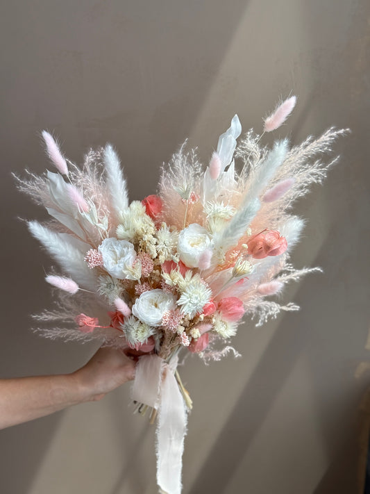 Peach Whisper – Dried Flower Bouquet (16”)